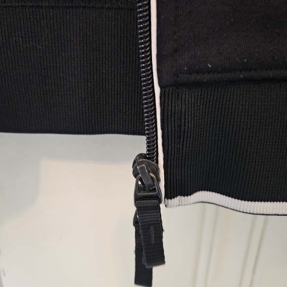 Used Medium Men's Black Armani Exchange Zip-Up Hoodie - Picture 7 of 14